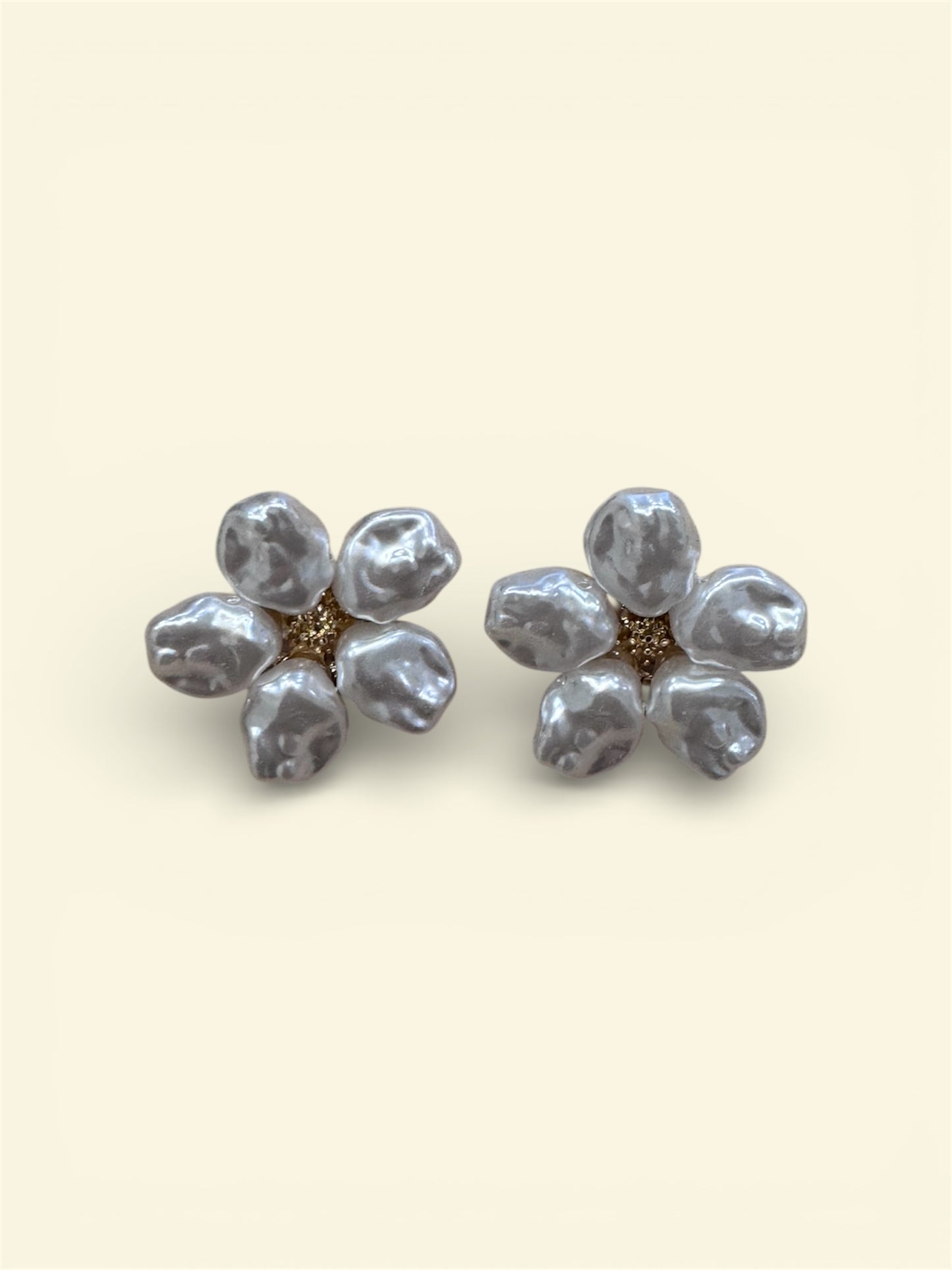 Orecchini fiore perlato