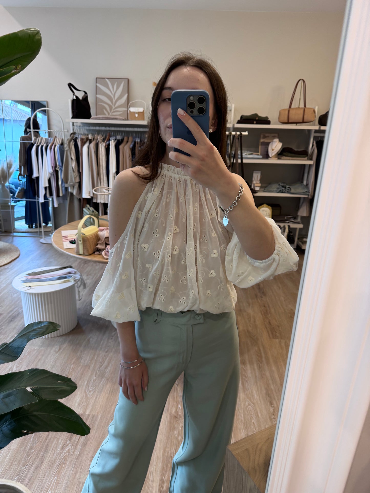 Blusa cut out
